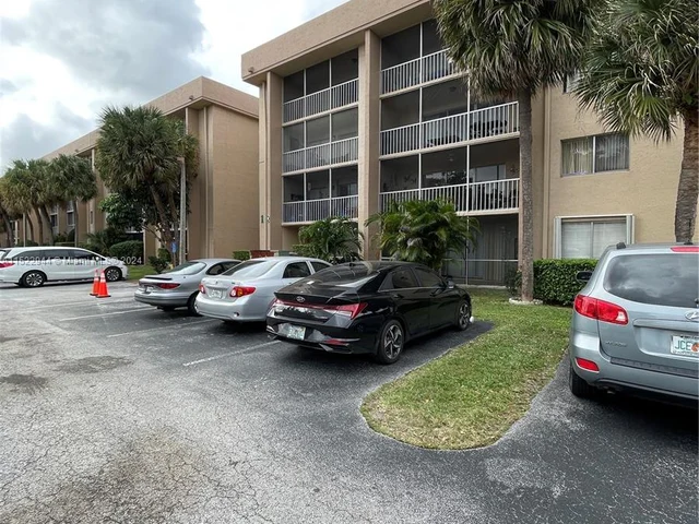 17000 NW 67th Ave # 405, Hialeah FL 33015