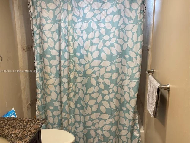 17000 NW 67th Ave # 405, Hialeah FL 33015