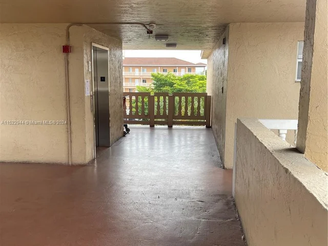 17000 NW 67th Ave # 405, Hialeah FL 33015