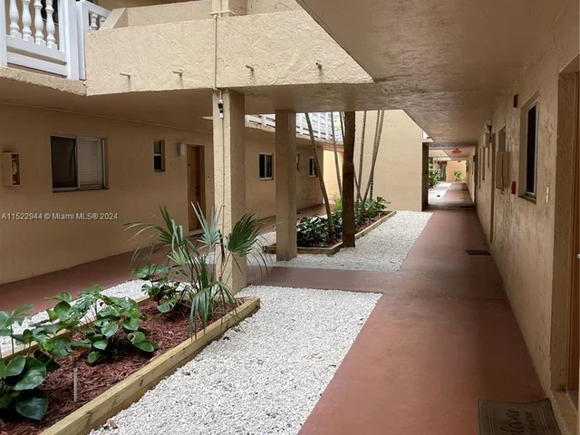 17000 NW 67th Ave # 405, Hialeah FL 33015