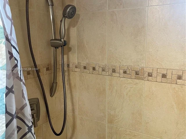 17000 NW 67th Ave # 405, Hialeah FL 33015