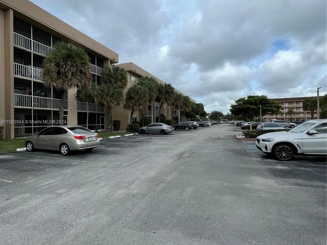 17000 NW 67th Ave # 405, Hialeah FL 33015