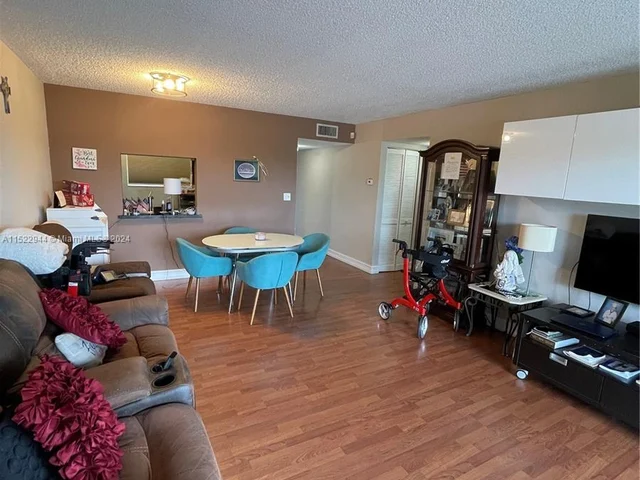 17000 NW 67th Ave # 405, Hialeah FL 33015