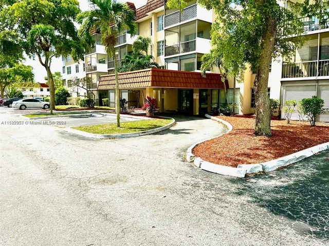 4156 Inverrary Dr # 404, Lauderhill FL 33319