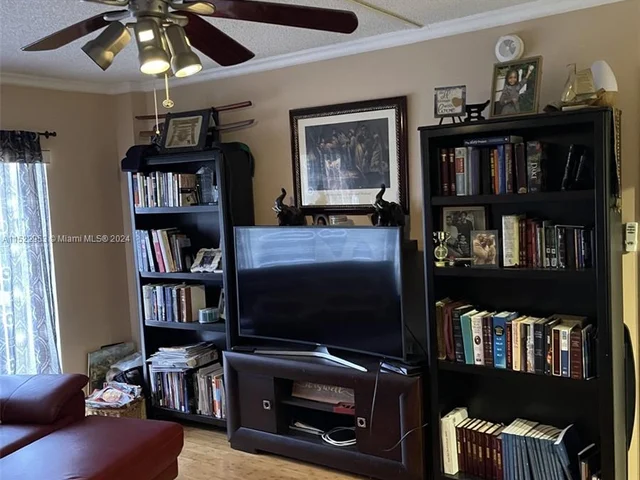 4156 Inverrary Dr # 404, Lauderhill FL 33319