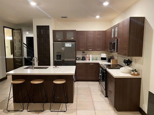 15939 NW 91st Ct, Miami Lakes FL 33018