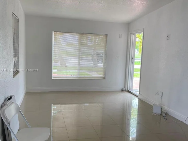 11320 SW 55th St, Miami FL 33165