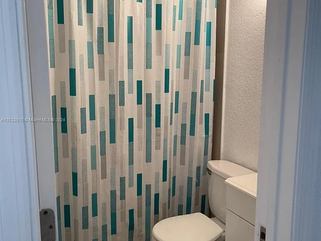 11320 SW 55th St, Miami FL 33165