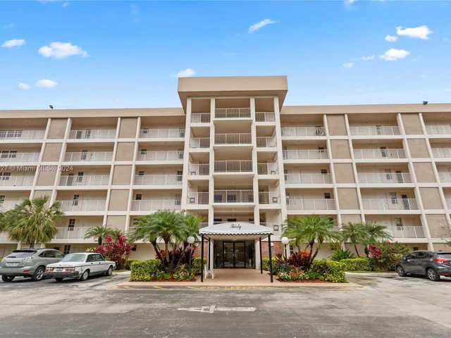 2851 S Palm Aire Dr # 310, Pompano Beach FL 33069