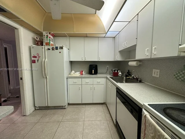 2851 S Palm Aire Dr # 310, Pompano Beach FL 33069