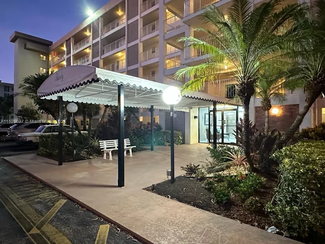 2851 S Palm Aire Dr # 310, Pompano Beach FL 33069