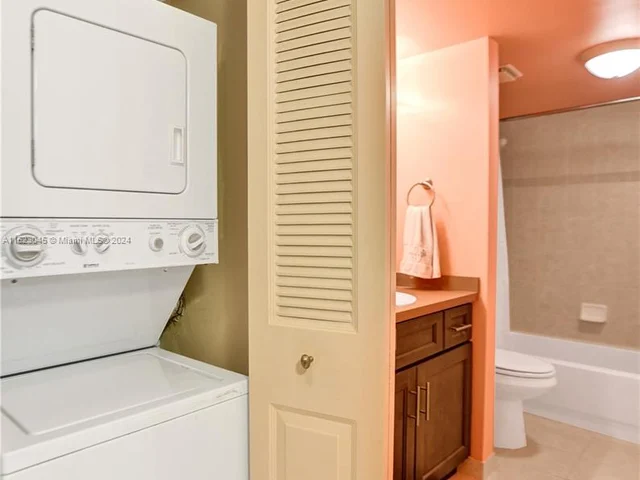 6203 Coral Lake Dr # 103, Margate FL 33063