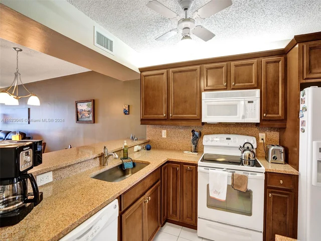 6203 Coral Lake Dr # 103, Margate FL 33063