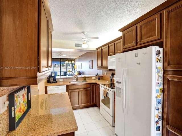 6203 Coral Lake Dr # 103, Margate FL 33063