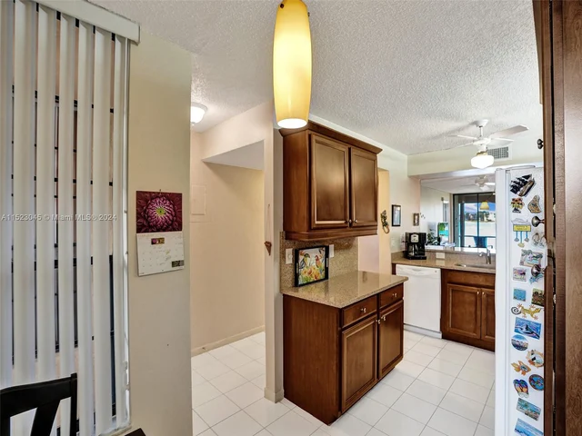 6203 Coral Lake Dr # 103, Margate FL 33063