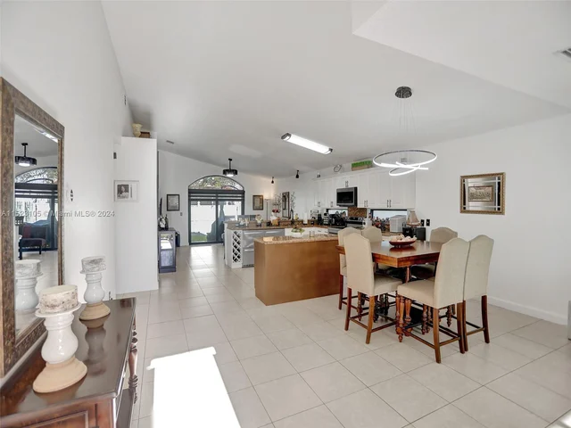 530 SW 181st Ave, Pembroke Pines FL 33029