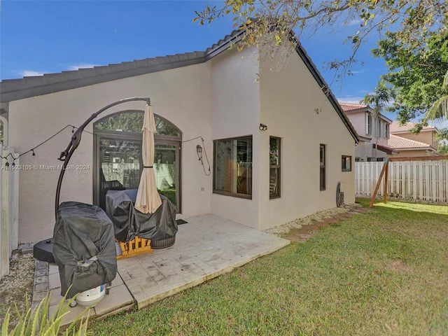 530 SW 181st Ave, Pembroke Pines FL 33029