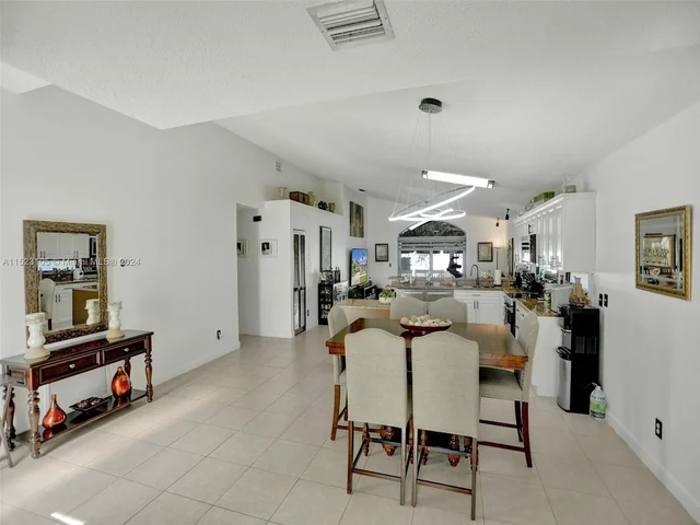 530 SW 181st Ave, Pembroke Pines FL 33029