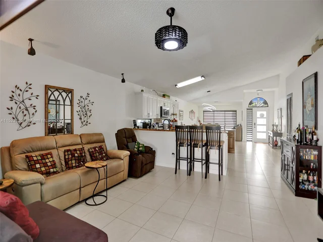 530 SW 181st Ave, Pembroke Pines FL 33029