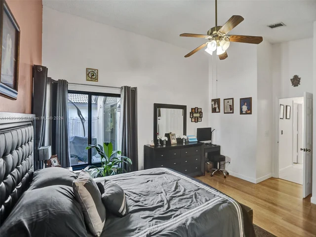 530 SW 181st Ave, Pembroke Pines FL 33029