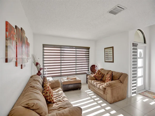530 SW 181st Ave, Pembroke Pines FL 33029