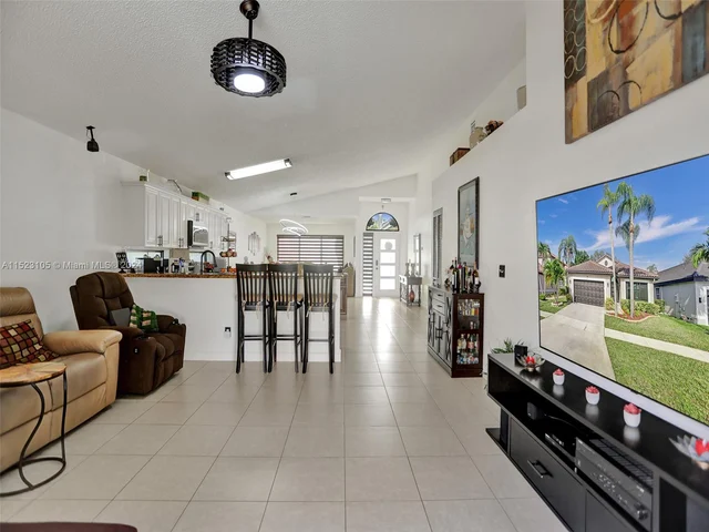 530 SW 181st Ave, Pembroke Pines FL 33029