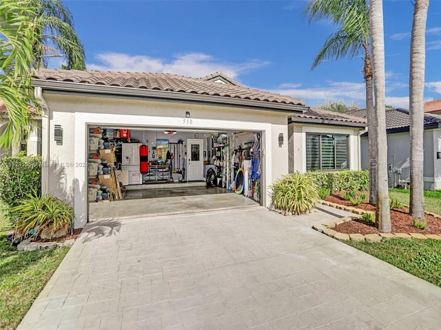 530 SW 181st Ave, Pembroke Pines FL 33029