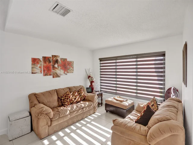 530 SW 181st Ave, Pembroke Pines FL 33029