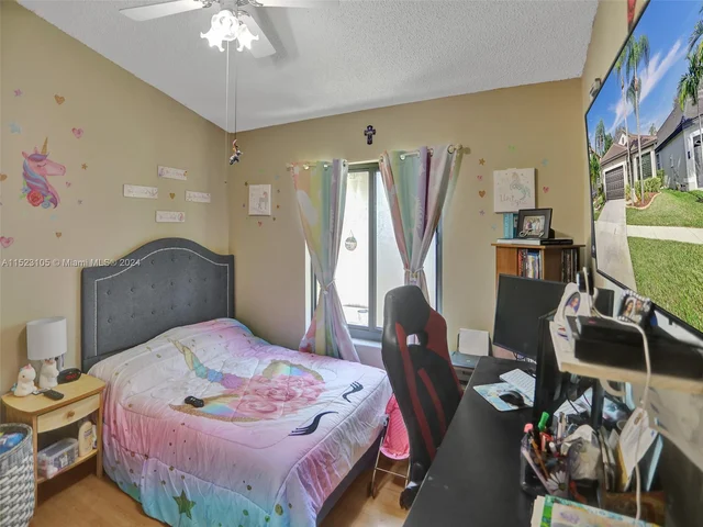 530 SW 181st Ave, Pembroke Pines FL 33029