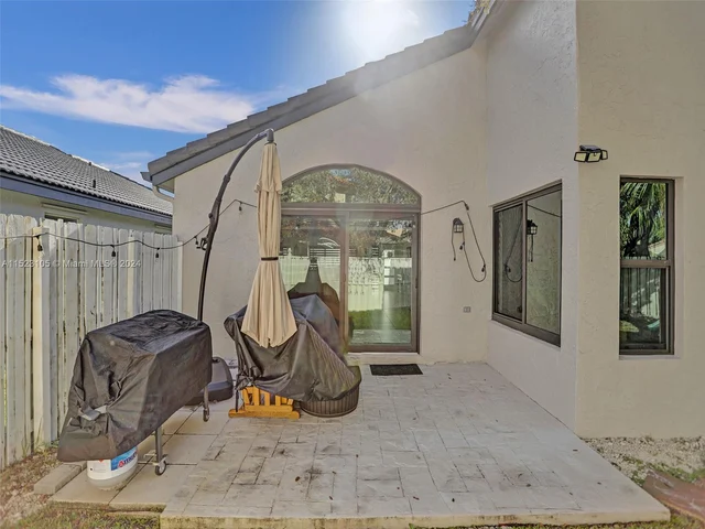 530 SW 181st Ave, Pembroke Pines FL 33029