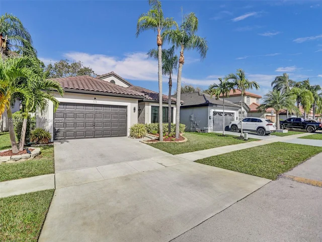 530 SW 181st Ave, Pembroke Pines FL 33029