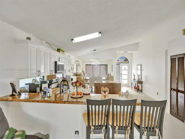 530 SW 181st Ave, Pembroke Pines FL 33029