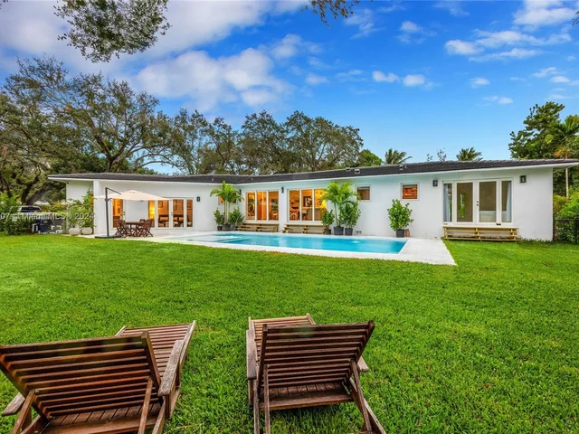 6200 Leonardo St, Coral Gables FL 33146