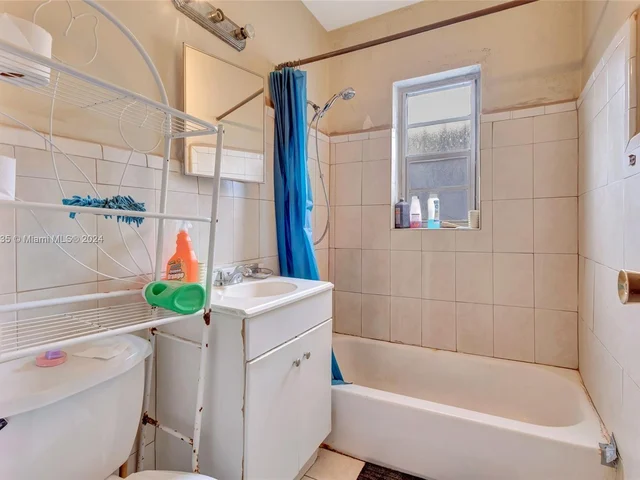 354 NW 80th St, Miami FL 33150