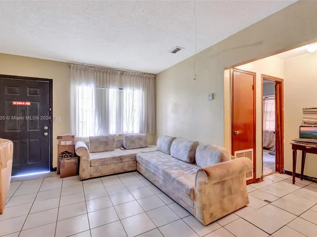 354 NW 80th St, Miami FL 33150