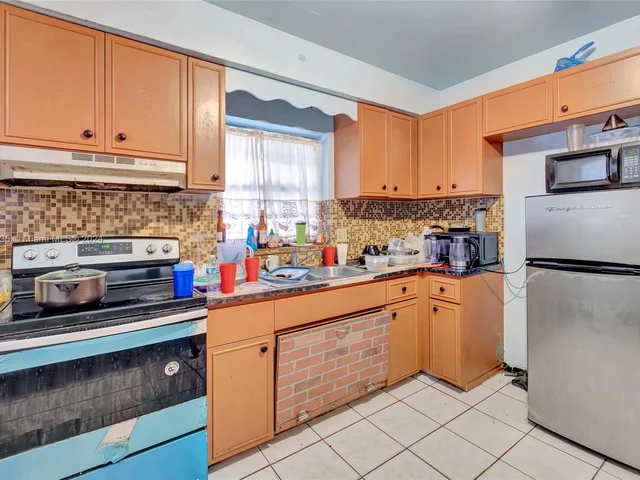 354 NW 80th St, Miami FL 33150