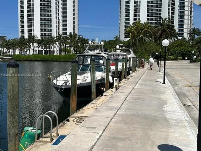 300 Bayview Dr # 411, Sunny Isles Beach FL 33160