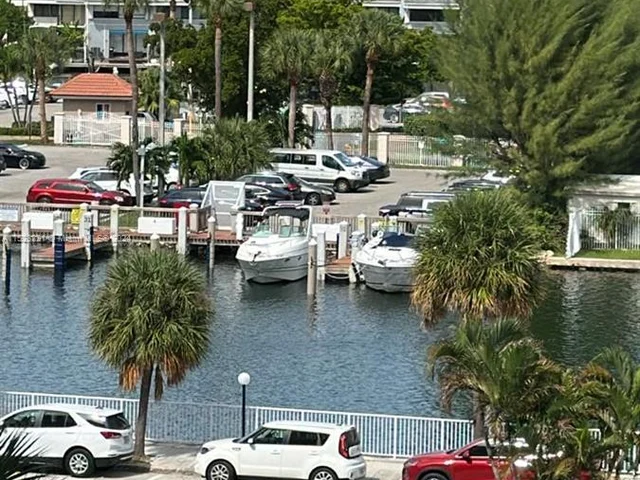 300 Bayview Dr # 411, Sunny Isles Beach FL 33160