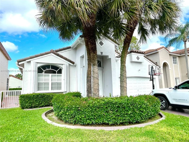 15627 SW 16th Ct, Pembroke Pines FL 33027