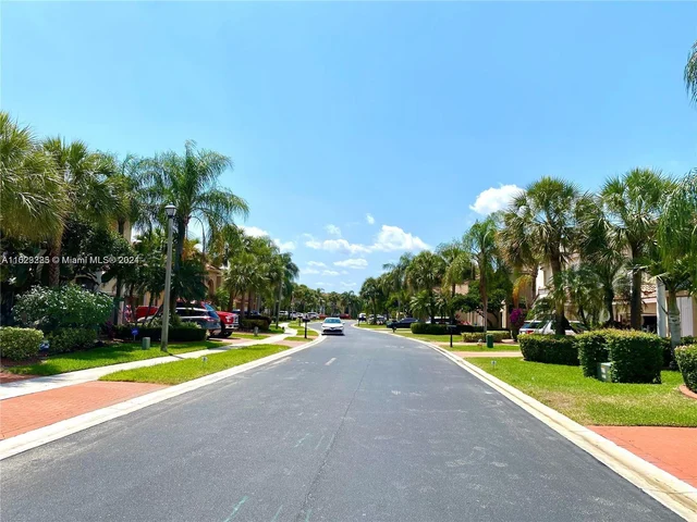 15627 SW 16th Ct, Pembroke Pines FL 33027