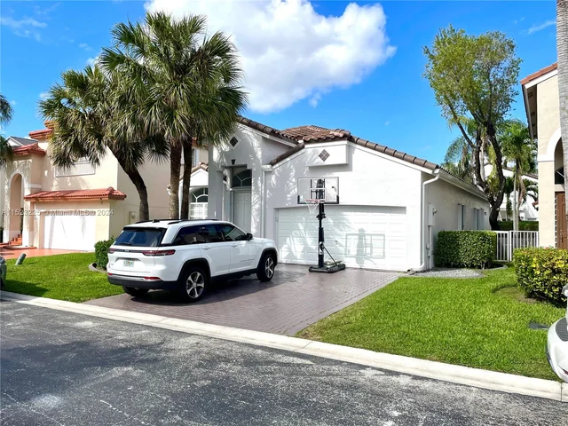 15627 SW 16th Ct, Pembroke Pines FL 33027