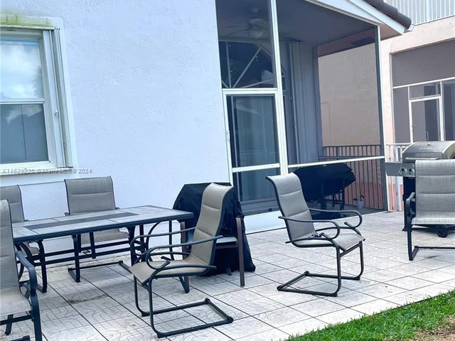 15627 SW 16th Ct, Pembroke Pines FL 33027