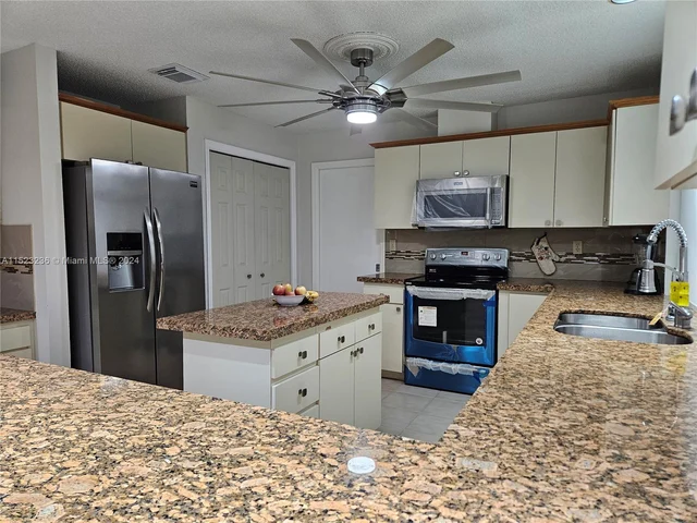 14763 SW 152nd Pl, Miami FL 33196