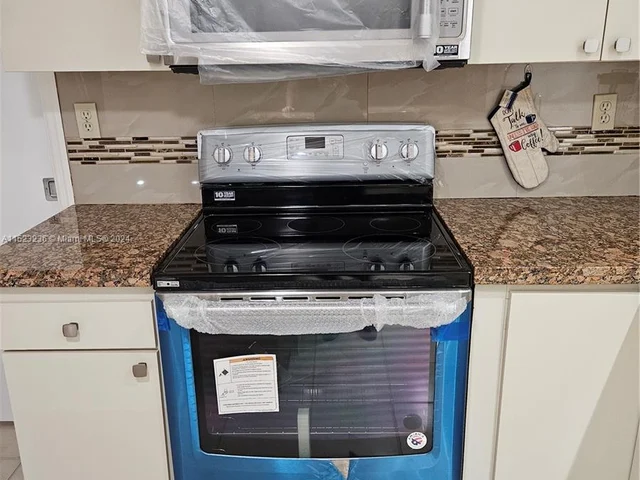 14763 SW 152nd Pl, Miami FL 33196