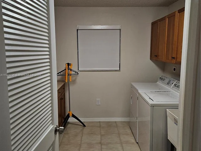 14763 SW 152nd Pl, Miami FL 33196