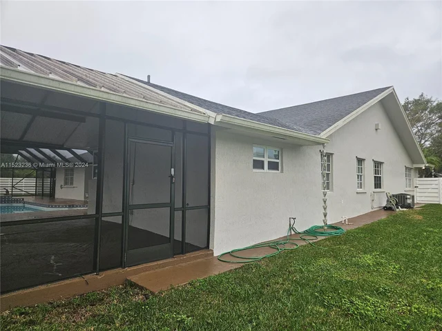 14763 SW 152nd Pl, Miami FL 33196