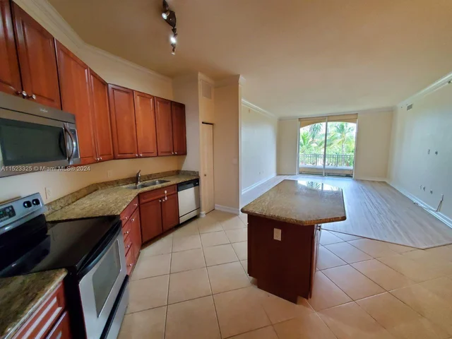 3001 NE 185th St # 333, Aventura FL 33180