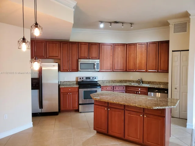 3001 NE 185th St # 333, Aventura FL 33180