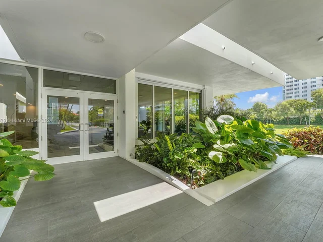 177 Ocean Lane Dr # 413, Key Biscayne FL 33149