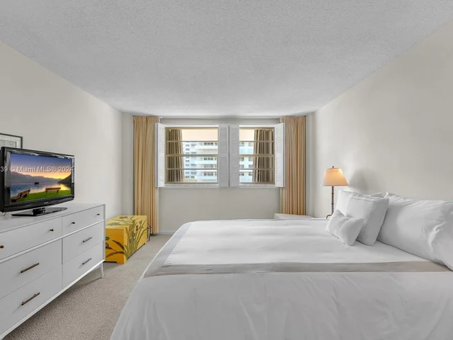 177 Ocean Lane Dr # 413, Key Biscayne FL 33149